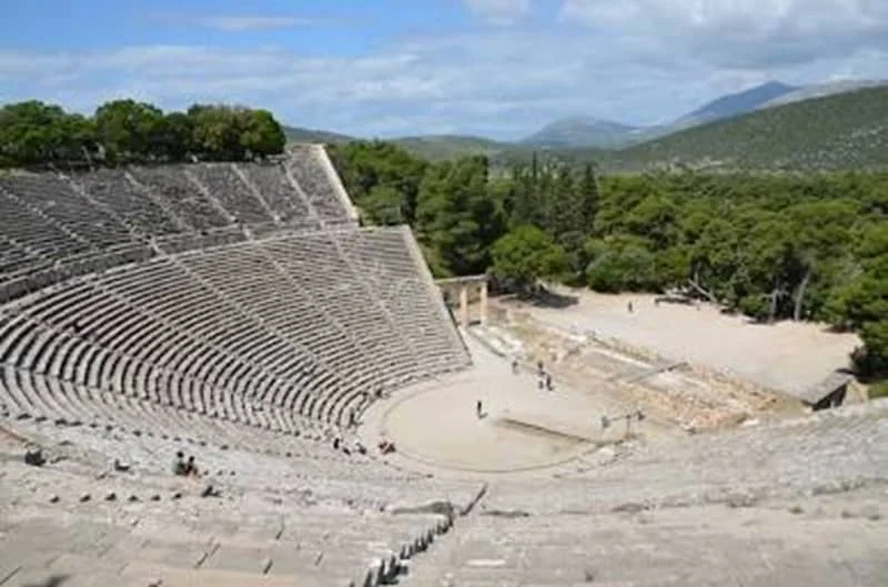 La Historia del Teatro Griego ¡El Origen del Show!